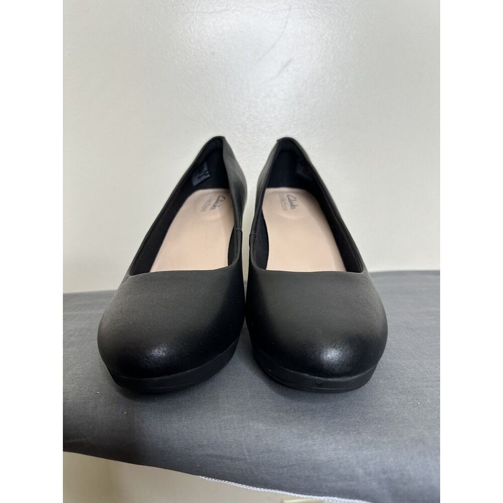 Clarks Ambyr Joy High-Heel Black Leather Satin Platform Pumps Size 9.5M Round - Picture 2 of 11